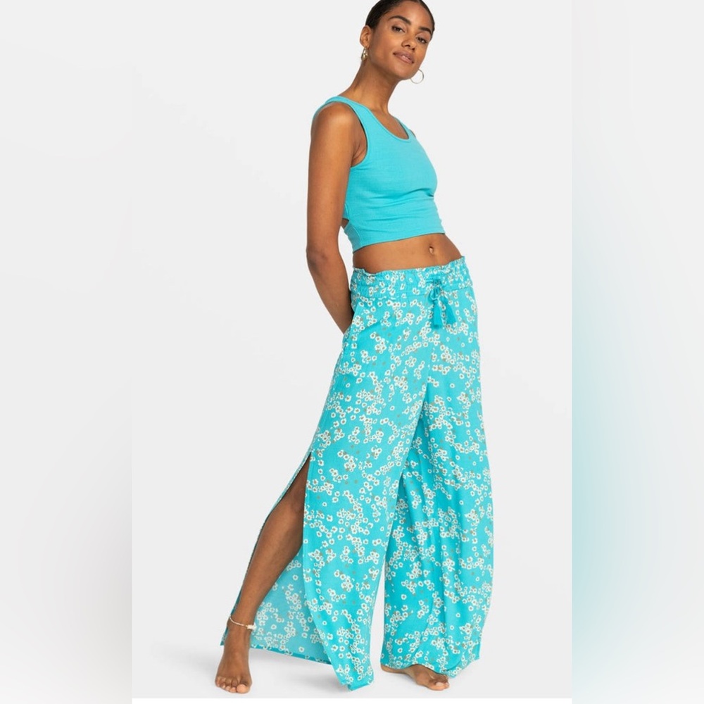 Roxy Tropical Rhythm Floral Wide-Leg Pants Size S
Brand new with tags.